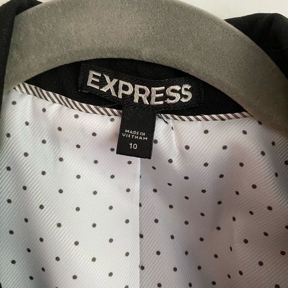 Blazer - Picture 3 of 3